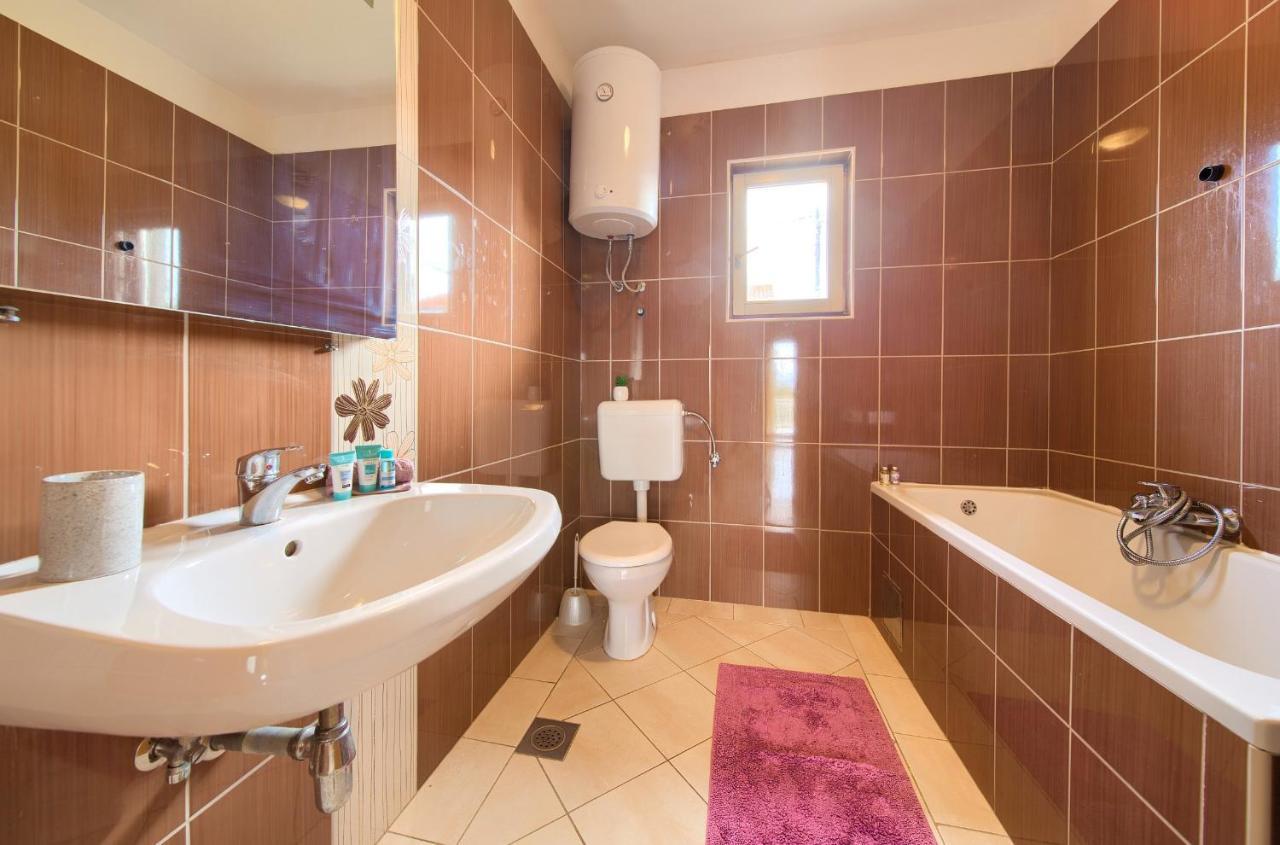 Rasopasno Apartment With Terrace And Private Parking エクステリア 写真